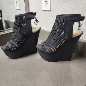Black, size 7.5 Just Fab wedges